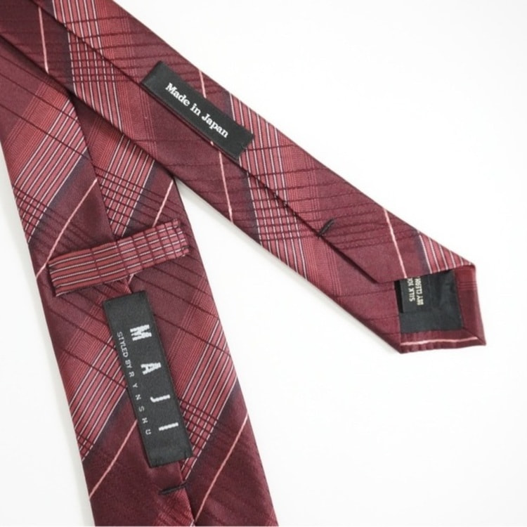 くらしを楽しむアイテム新品タグ付 アオキ MAJI 日本製 大剣幅7㎝ ネクタイ シルク100% 青 ネクタイ