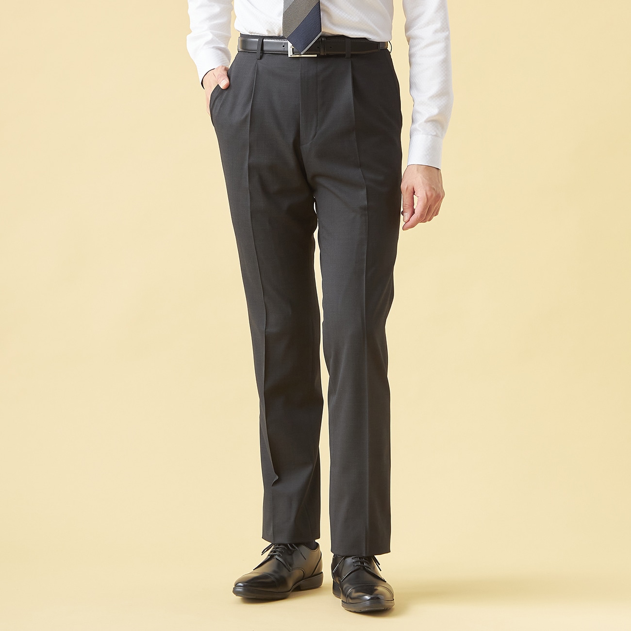 【QOS】チャコールグレーピンヘッド ワンタックパンツ LES MUES セットアップ着用可 【QOS】チャコールグレーピンヘッド ワンタックパンツ LES MUES セットアップ着用可