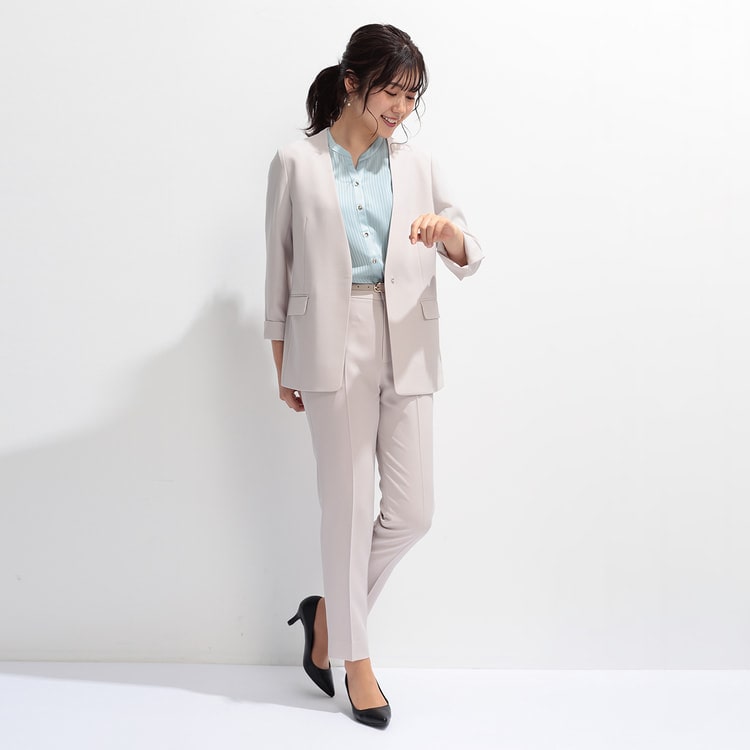 アウトレット】トロピンクベージュ クロップドパンツ セットアップ着用