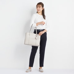 パンツ aki.o アウトレット】Oggiコラボ ダブルクロス クロップドパンツ 紺