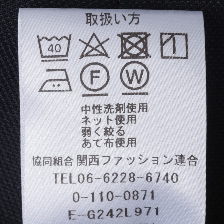 洗えるキレイスーツ 360°キレイ クロップドパンツ 紺 セットアップ着用