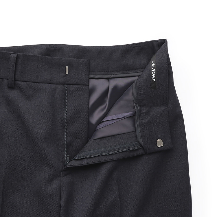 On ブラック クロップドパンツ　新品・未使用✨✨Taket❗️ Oggiコラボ 2Wayストレッチツイル クロップドパンツ 紺