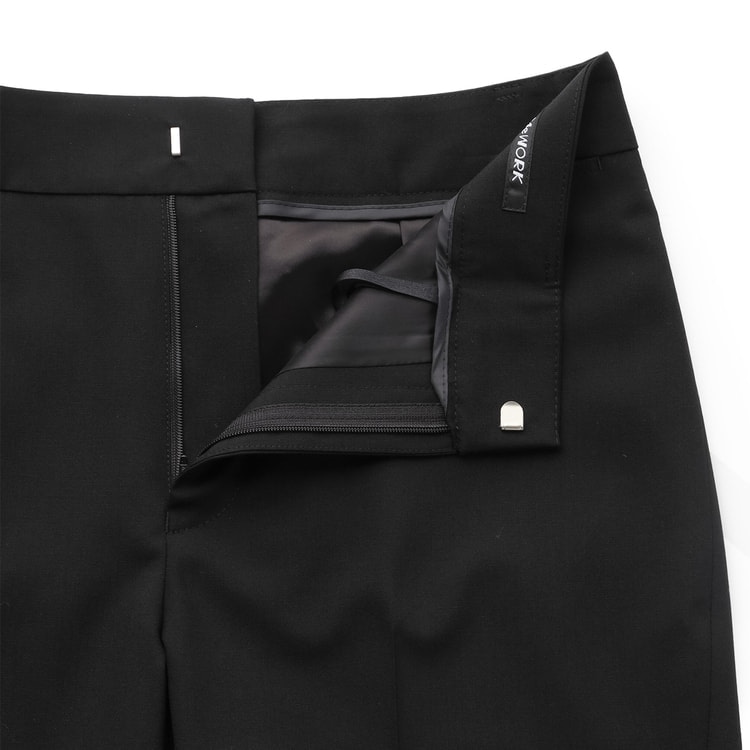 ビジネスから就活まで】洗える ウール100% 黒無地ストレートパンツ