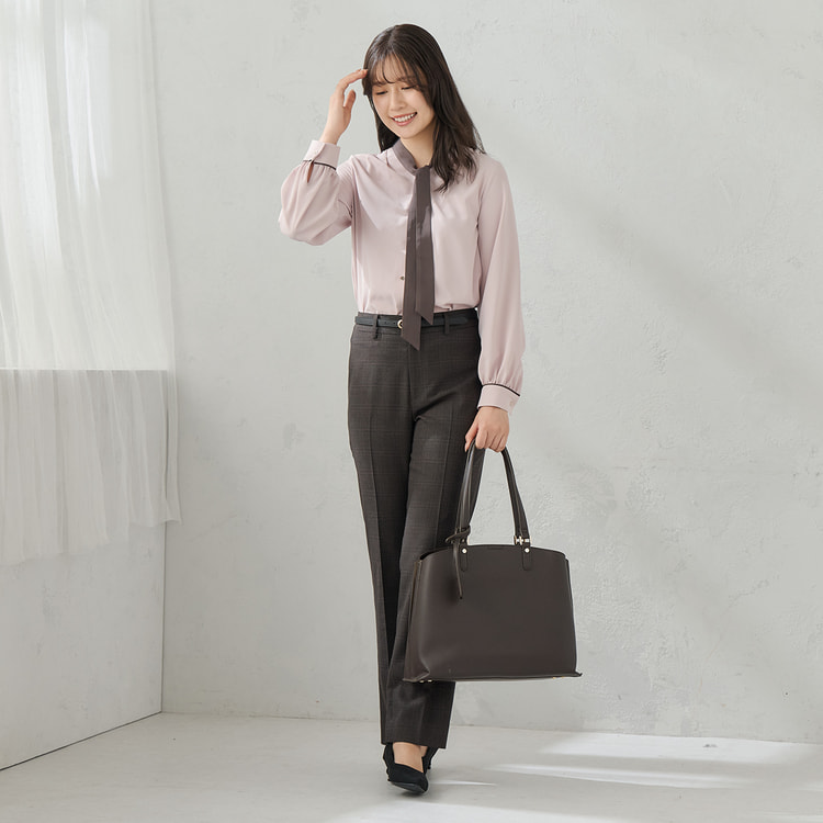 極美品　洗えるキレイスーツ 360°キレイ パンツ　セットアップ 茶 洗える360°キレイスーツ 茶 ストレートパンツ セットアップ着用