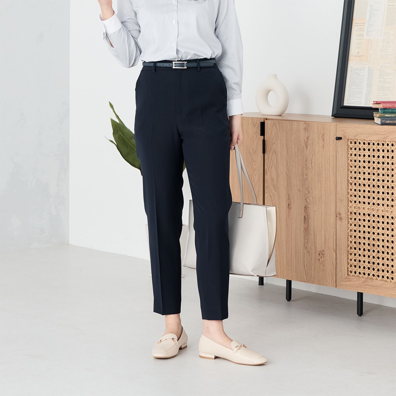 パウダリーストレッチ 紺 クロップドパンツ セットアップ着用可 パウダリーストレッチ 紺 クロップドパンツ セットアップ着用可