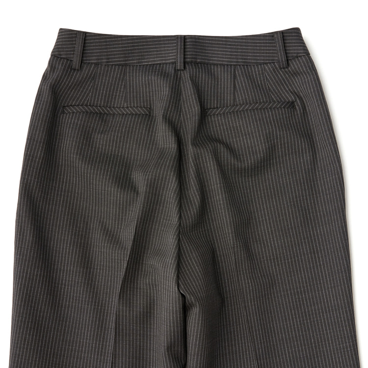 新品☆9号♪ストライプ×黒系のパンツスーツ♪ロングシーズンタイプ☆j437 黒シャドーストライプ ストレートパンツ セットアップ着用可【AOKI公式
