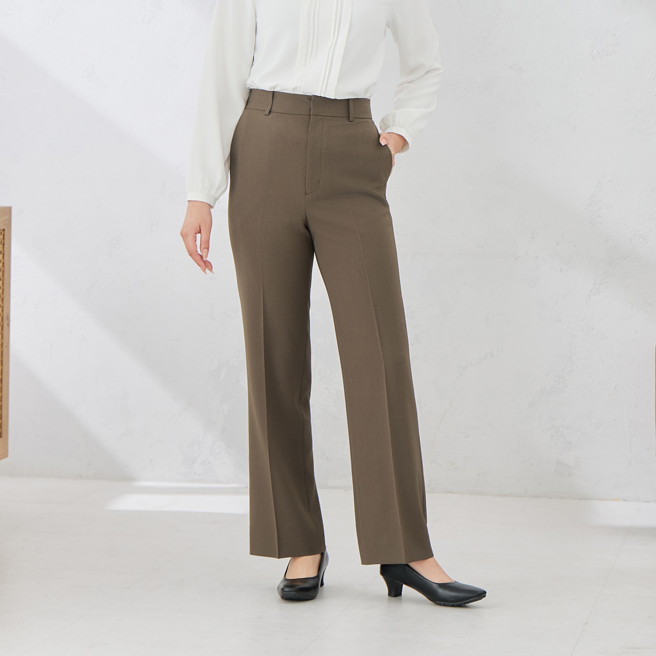 トラベルスマートストレートパンツ｜洗える・超防しわ｜茶無地調｜裾上げ済み