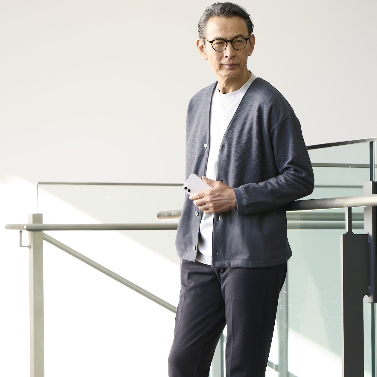 季節の端境期の羽織としてON/OFF着回せる「鹿の子カーディガン」〇しっかり感のある素材・軽羽織仕上げ・鹿の子編みのしっかりした生地感のカーディガン・さらっと羽織れて体温調整にばっちり〇こだわりのデザ