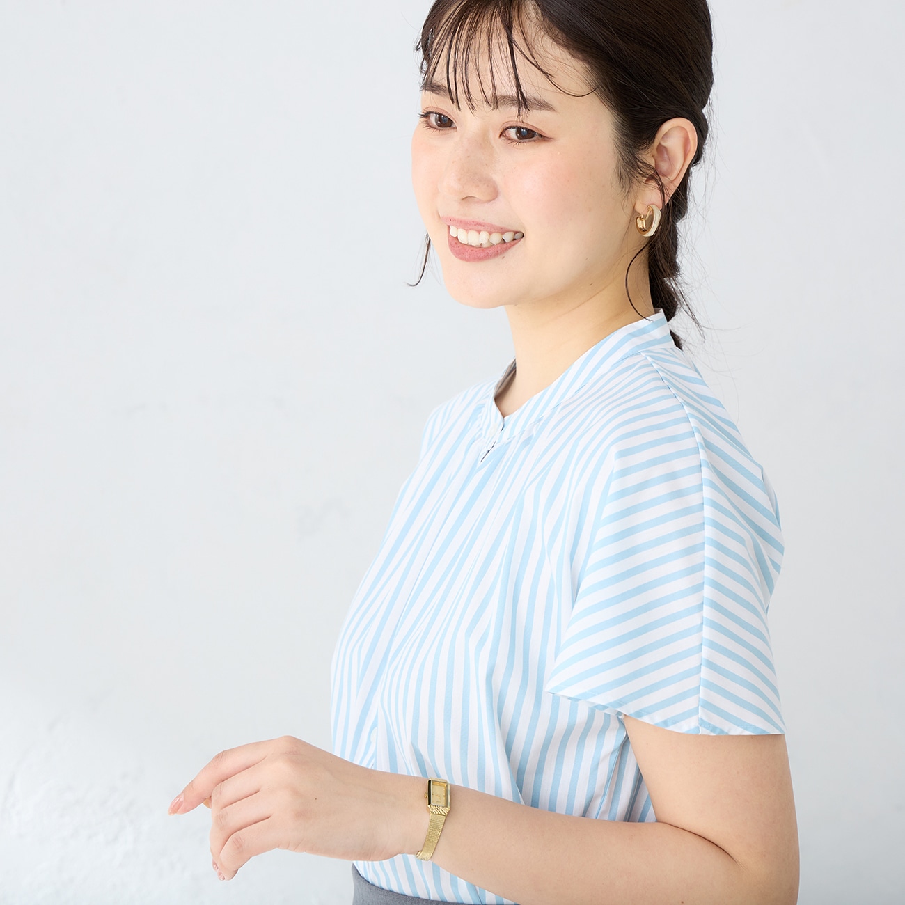 【アウトレット】さらっとバンブー ギャザーデザインバンドカラーシャツ 半袖