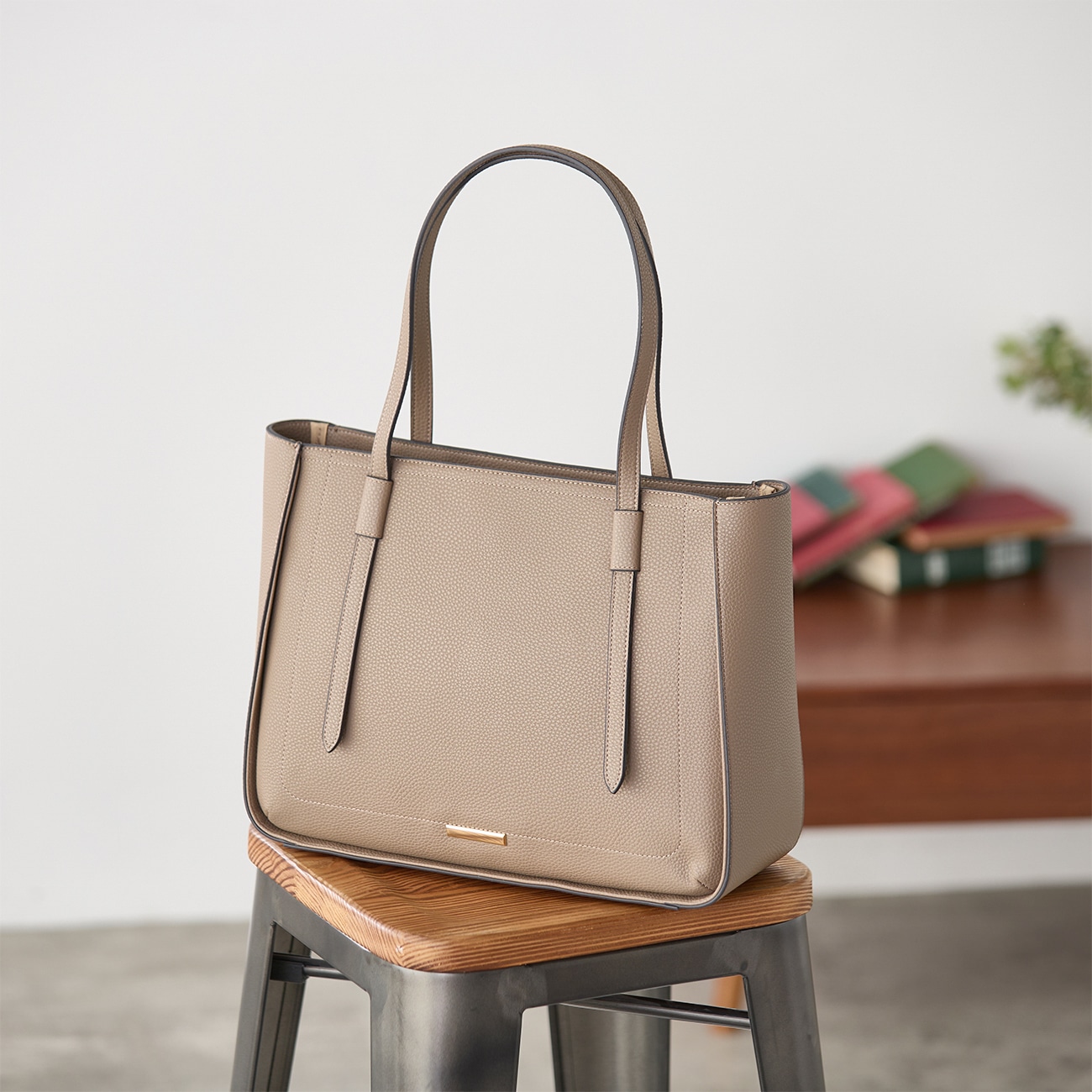 ≪Oggi10月号掲載≫ A4・パソコン対応 ポイント金具付きバッグ 茶