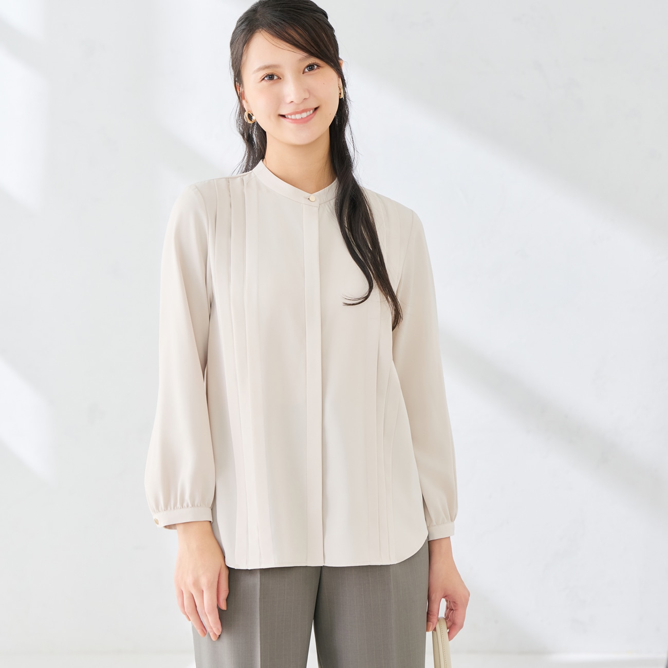 【ラクしてキレイ見え】シルキーサテンピンタックブラウス｜防しわ・UVカット【WEB限定商品】
