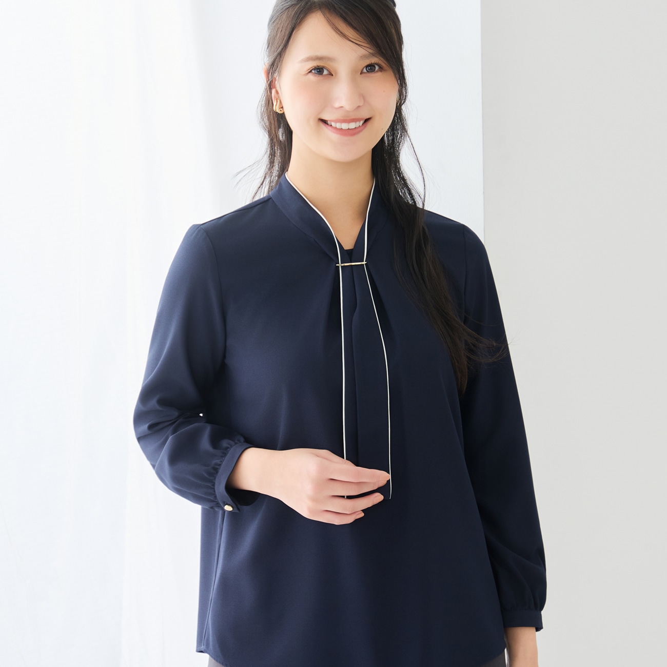 【ラクしてキレイ見え】ジョーゼットパーツ付配色ボウタイブラウス｜防しわ・UVカット【WEB限定商品】