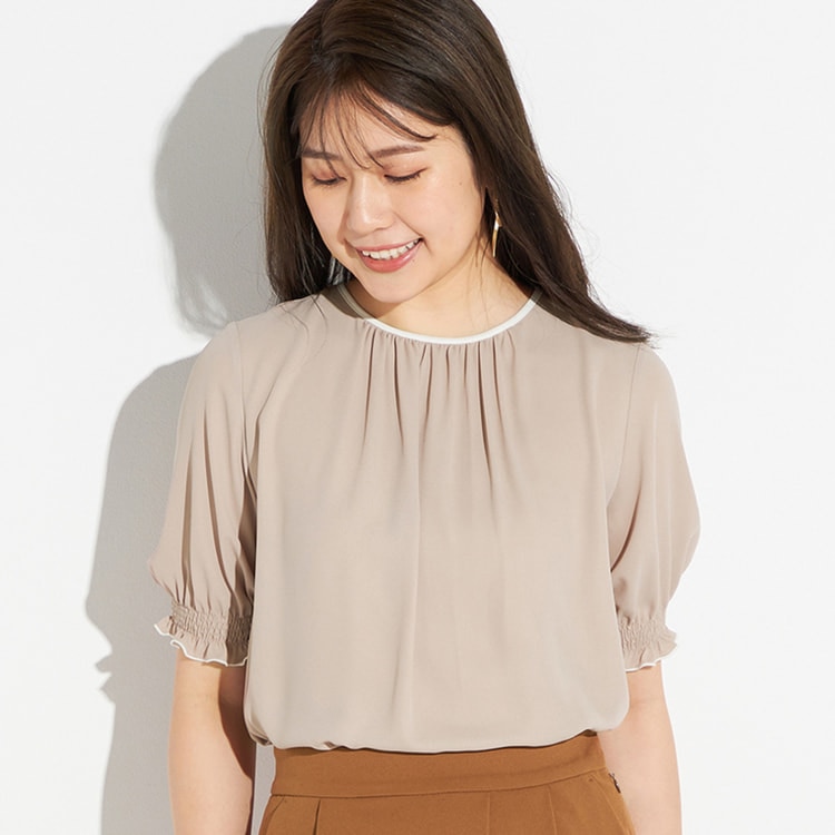 美品希少Acka ウエストシャーリングブラウス ベージュ 系　可愛い袖 美品希少Acka ウエストシャーリングブラウス ベージュ 系 可愛い袖