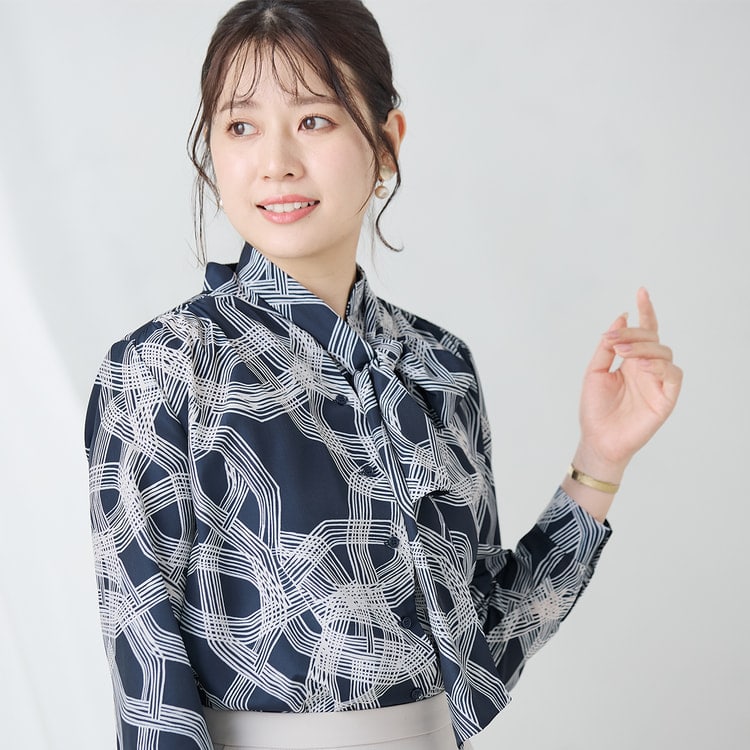 小川彰子さん監修 ボウタイ付き 幾何学プリントブラウス
