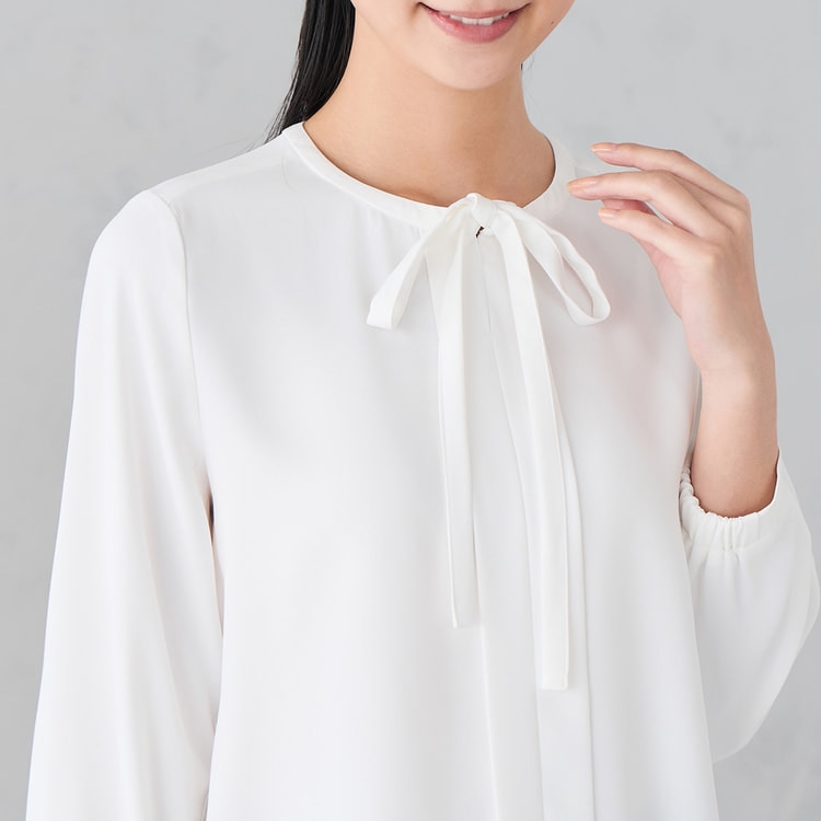 完売品　新品タグ付き　未使用　ohga プチリボン　ブラウス　ホワイト 4WAYアクセサリー＆リボン付きブラウス【AOKI公式通販】