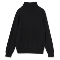 配色タートルネックニット