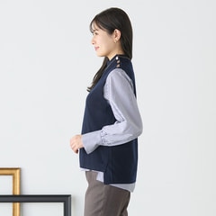 メタルボタン付きニットベスト