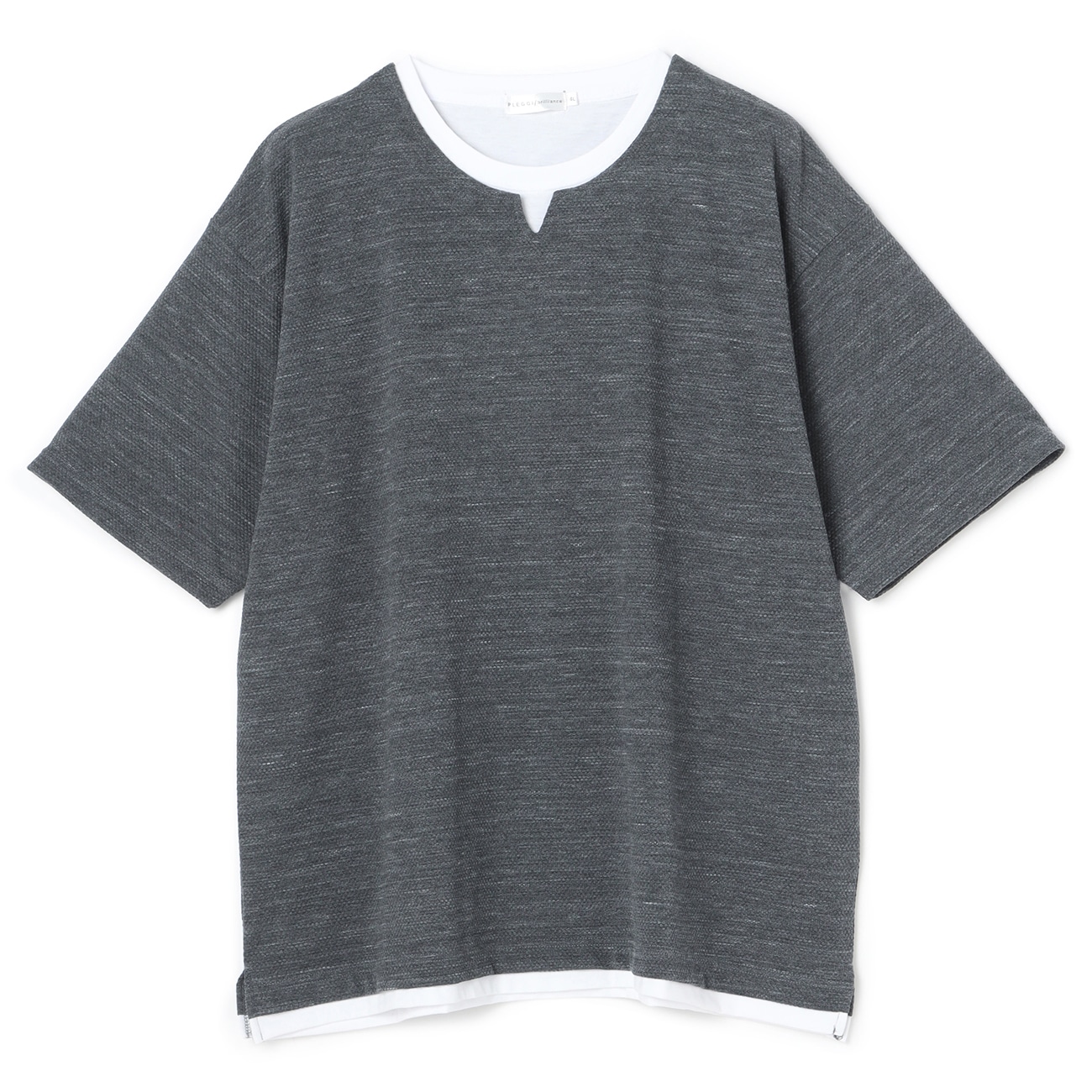 リラックス感のあるキーネックTシャツフェイクレイヤード仕様になっており、一枚でコーディネートが決まります。表情のある生地は柔らかく、サラッとした肌触りで着用感も快適です。どんなコーディネートにも合わせ